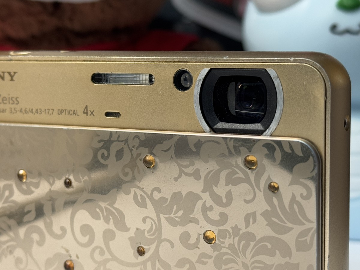 【美品】SONY Cyber-shot DSC-T99D ゴールド　動作確認済 Mint】Sony Cyber-Shot DSC-T99D Gold 14.1MP Digital Camera 4x