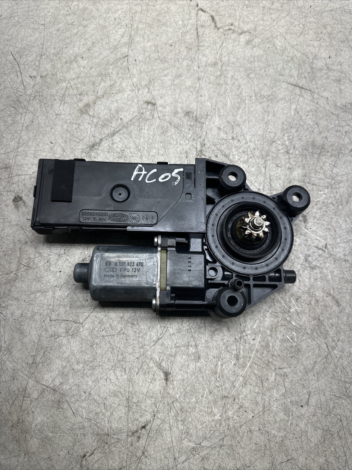 Renault Megane Mk3 Window Motor Driver Side Front 807306959R 09-12  