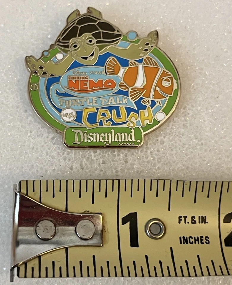 Finding Nemo Turtle Talk with Crush Trading Pin Pixar Disneyland Green Border - Image 2 of 4