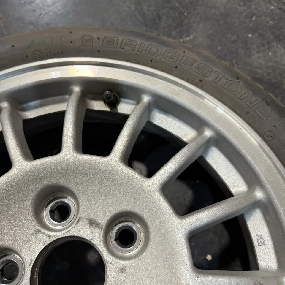 Neumático de repuesto compacto para Mazda RX7 86-91 5 orejetas Enkei Donut ahorro de espacio FC Foto 2 de 4