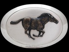 JJ11117 VINTAGE 1970s GALLOPING WILD HORSE OVAL SILVERTONE BELT BUCKLE