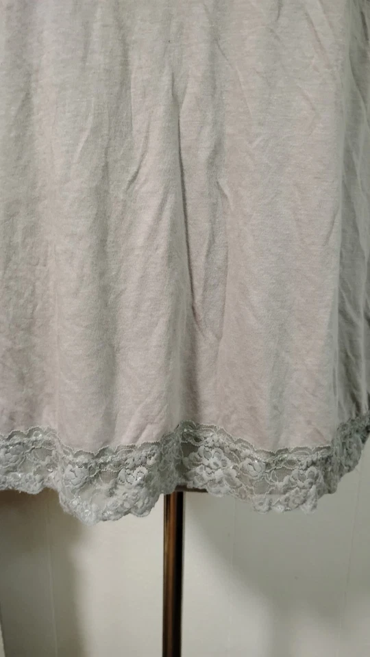 Camisola de encaje gris Y2k Cami Tanque Grande Hada Boho Coqueta Cottagecore Elle Foto 3 de 4