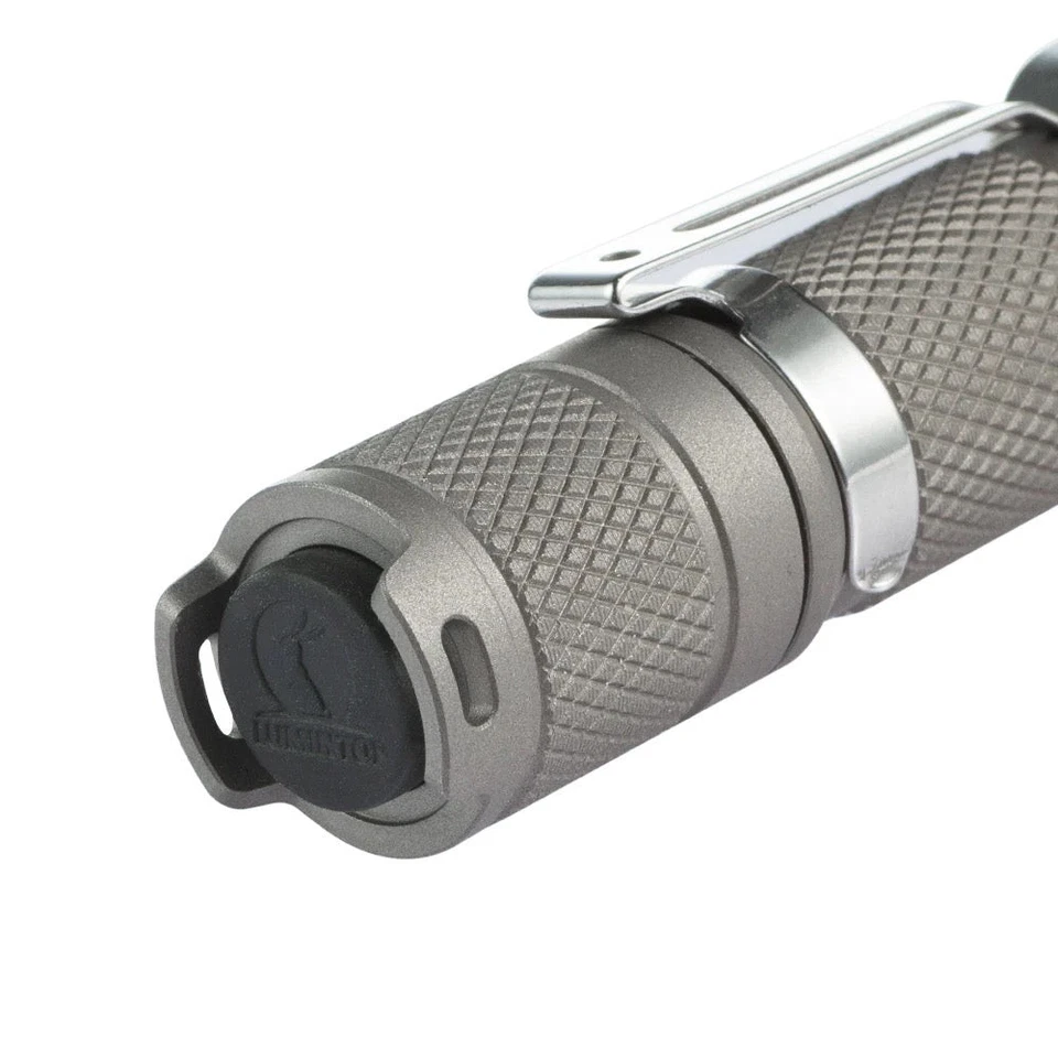 Linterna Lumintop Tool AA 3.0 titanio chorro de arena 900 lúmenes USB-C 14500 Foto 4 de 4