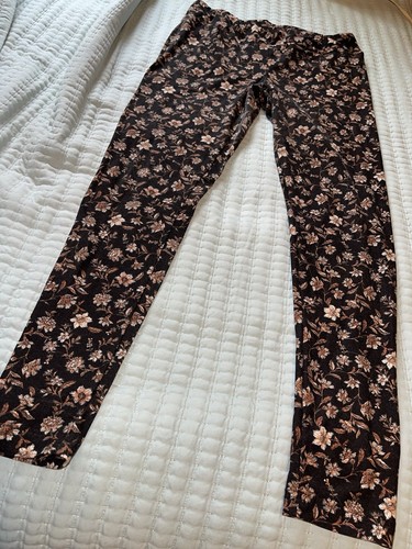 TIME and TRUE S (4-6) BLACK FLOWERY POLY. BLEND WOMEN'S PANT'S PRE-OWNED - Picture 1 of 8