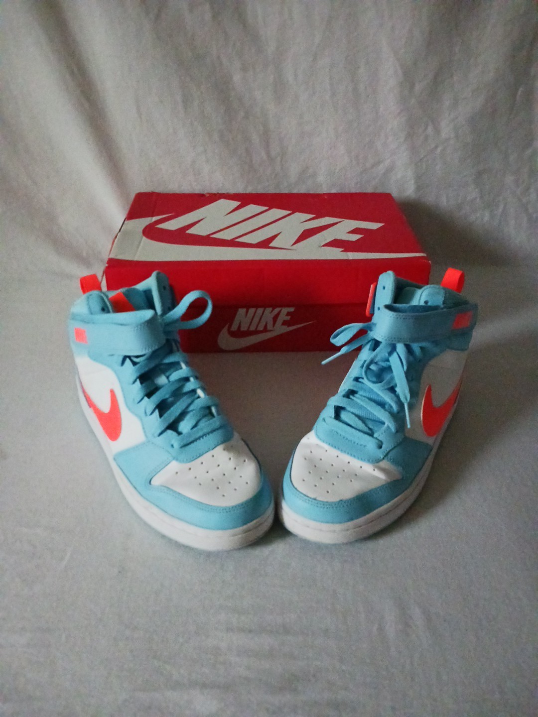 SAOLA Nike Kids Court Borough 2 sneaker alte Aquarius arancione giovanile taglia 7 anni usate in ottime condizioni