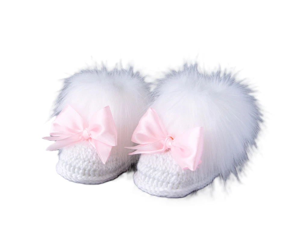 White baby girl faux fur pink bow booties, Newborn girl shoes, Crochet booties - Image 4 of 4