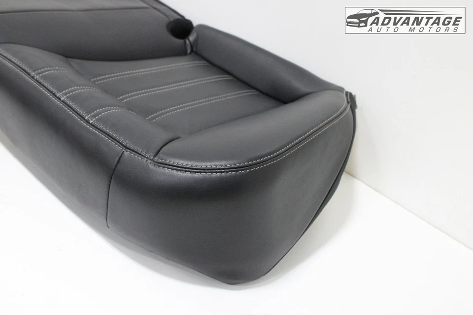 Chrysler 300 2017-2023 trasero segunda fila asiento inferior cojín cuero negro OEM Foto 3 de 4