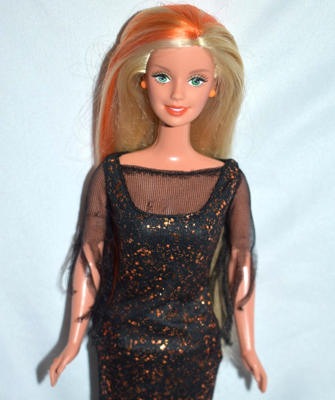 NICE VINTAGE MATTEL ENCHANTED HALLOWEEN BARBIE #29818 w/ ORIGINAL GOWN & JEWELRY