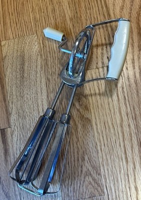 Vintage Maynard Egg Beater/Hand Mixer Cream Colored Handle Kitchen Utensil