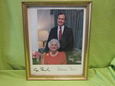 Framed Color Photo of George H. W. Bush & Barbara Bush 8x10 Facsimile Signatures