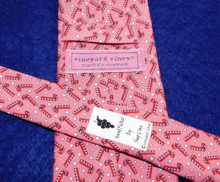 CORBATA CON MOTIVO BASTÓN DE CARAMELO ROJO/ROSA/BLANCO VINEYARD VINES HECHA EN EE. UU. - CORBATAS PARA EL CUELLO. Foto 3 de 3