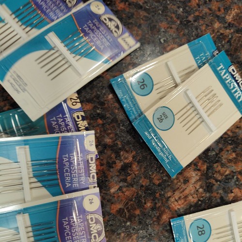 Huge lot of 30 packs DMC ROUND END TAPESTRY HAND NEEDLES SIZE 24 26 and 28 - Picture 7 of 8