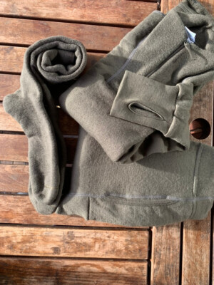 Woolpower Garnitur 200  XL Longjohn w fly Turtelneck u Kniestrümpfepinegreen