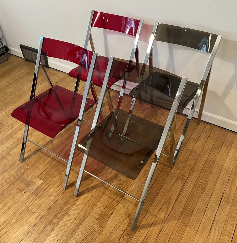 Juego de 4 sillas plegables vintage de acrílico/cromo transparentes rojas y gris humo Foto 3 de 4