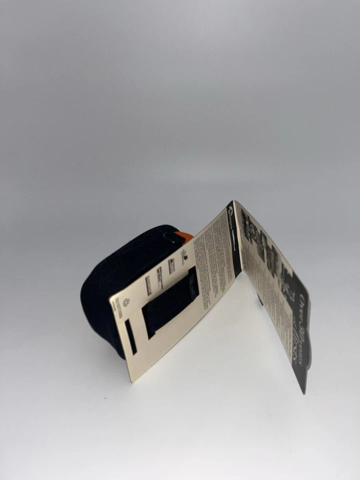 Lowpro Camera Pouch Z10, Camera Carry Pouch, Black & Green w Strap - Image 3 of 4