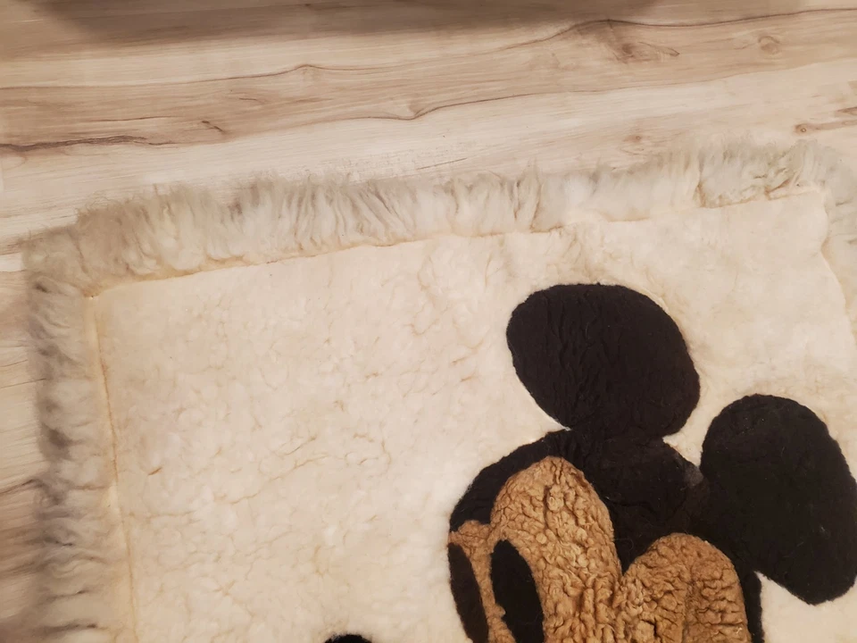 Alfombra o colgante de pared de lana de piel de oveja MICKEY MOUSE de colección rara de Disney - 33"x48" Foto 2 de 4