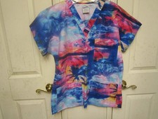 S.C.R.U.B.S. Brand NWOT Uniform Scrub Shirt Size Medium Sunset Print V-Neck