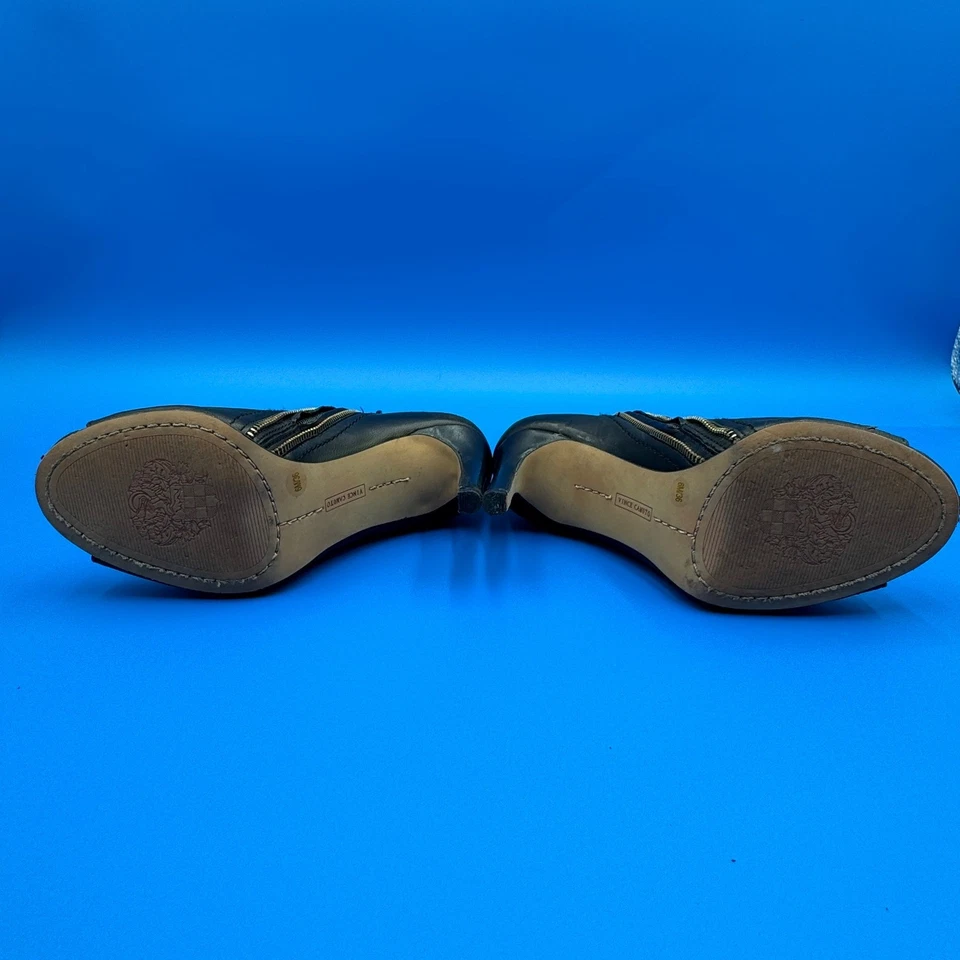 Botines Vince Camuto de cuero negro con detalle de cremallera - Talla 6M Foto 4 de 4