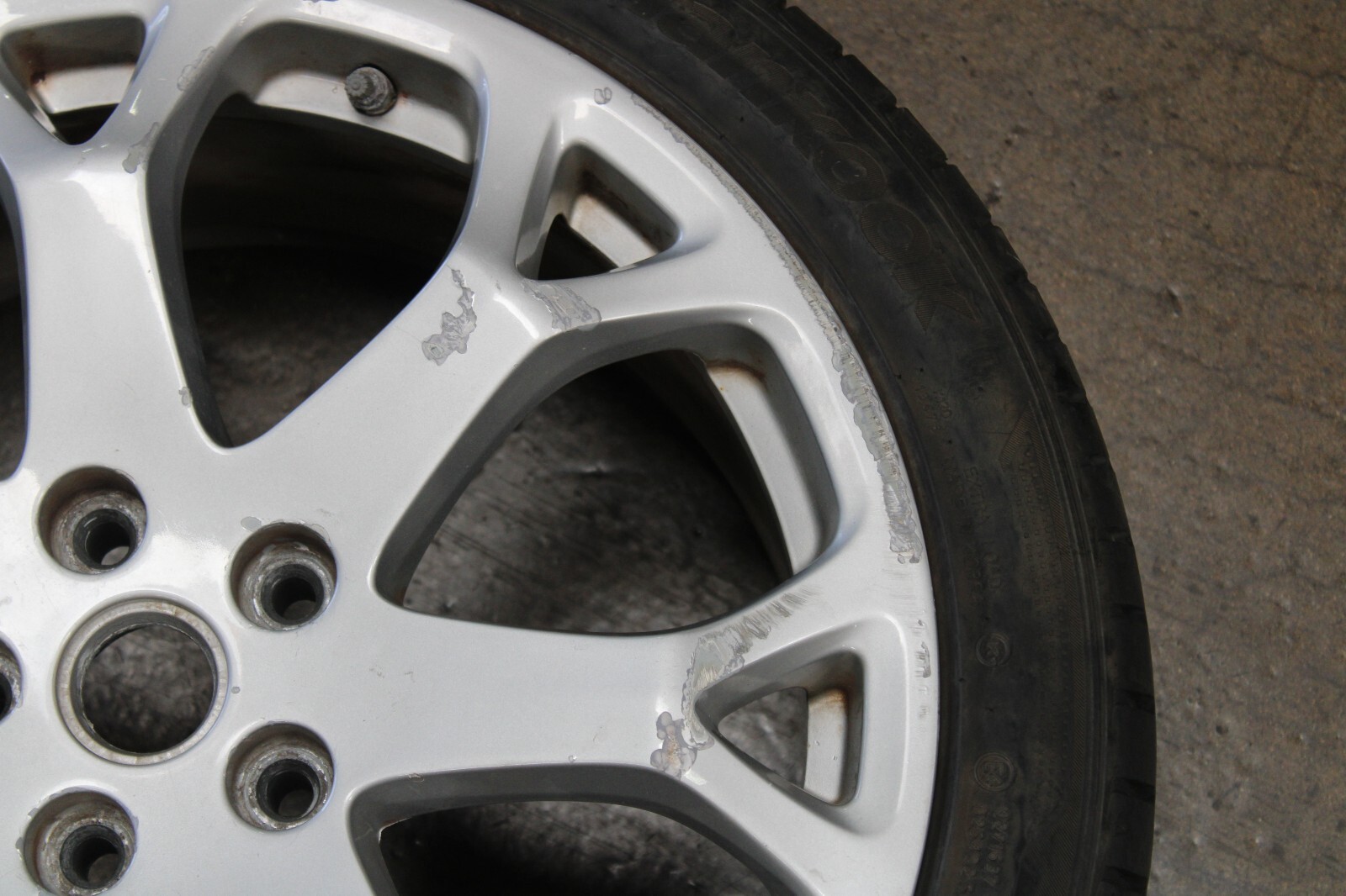 Maserati Quattroporte, Front Wheel, Needs Recon, Used, P/N 228796