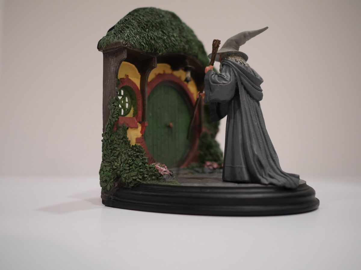 Sideshow Weta Collectibles Lord of the Rings Book and Sideshow Weta Collectibles Lord of the Rings Book and
