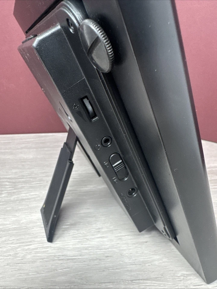 FUJIFILM 7” Digital Photo Frame DP-7P 800 Images 800x600 Pixel LCD Screen Black - Image 4 of 4