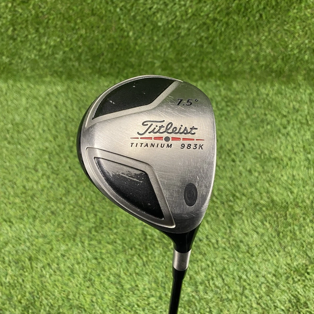 Pilote Titleist 975D Titanium 8,5 degrés graphite rigide flex main