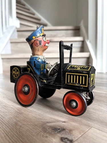 Louis Marx & Co. Beat It The Komikal Kop 1930's Tin Wind up Crazy Car (Working)