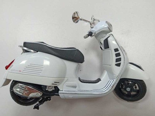 1:12 NewRay Vespa GTS 300 Alloy Scooter Model Deadpool Collectible White - Picture 7 of 12