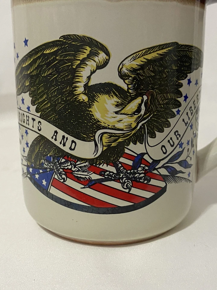 Taza De Colección NUESTROS DERECHOS Y NUESTRAS LIBERTADES Gres Bandera Colonial Americana Foto 3 de 4
