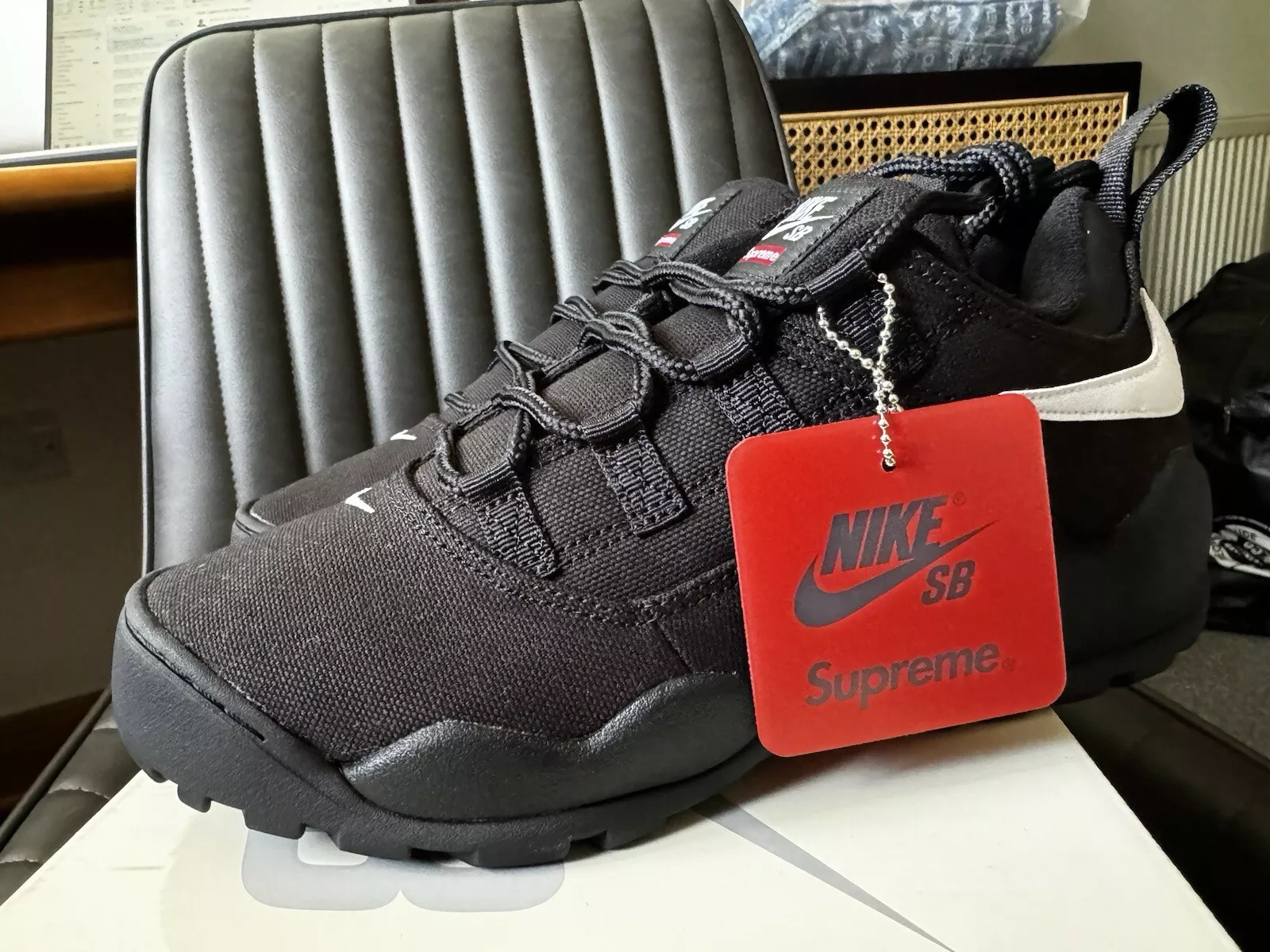Supreme x Nike SB Darwin Low Noir   7,5 UK
