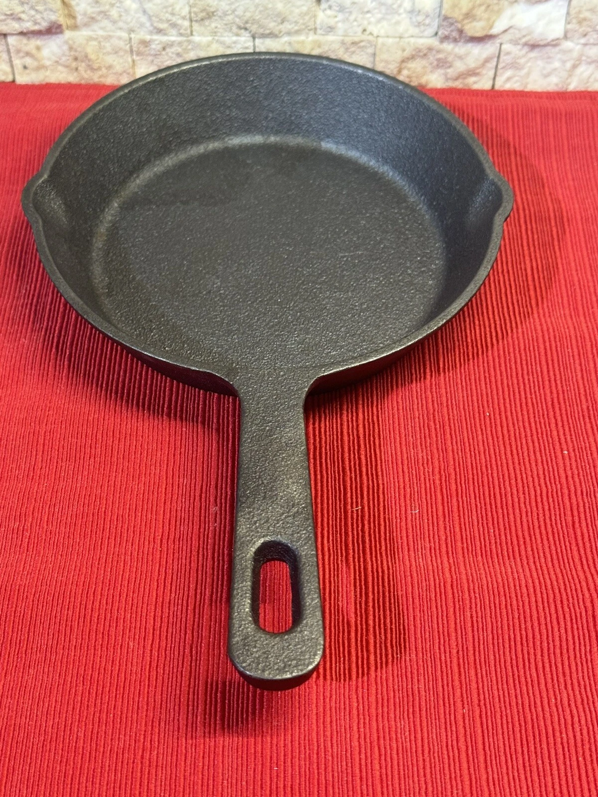 Crofton 6" Cast Iron Skillet Dessert/Omelet Pan. 2 pour spouts
