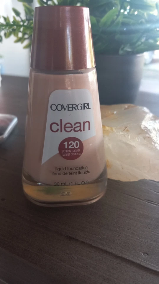 Base líquida natural cremosa Covergirl Clean 120 descontinuada Foto 2 de 4
