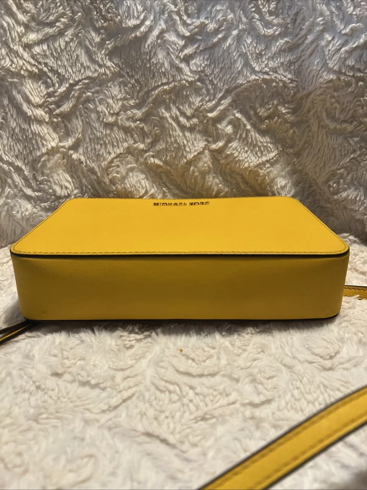 Bolso Bandolera Jet Set Grande Cuero Saffiano En Naranja Pop Foto 3 de 4