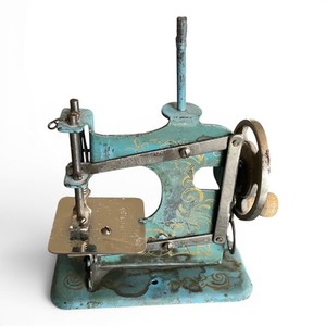 toy sewing machine antique