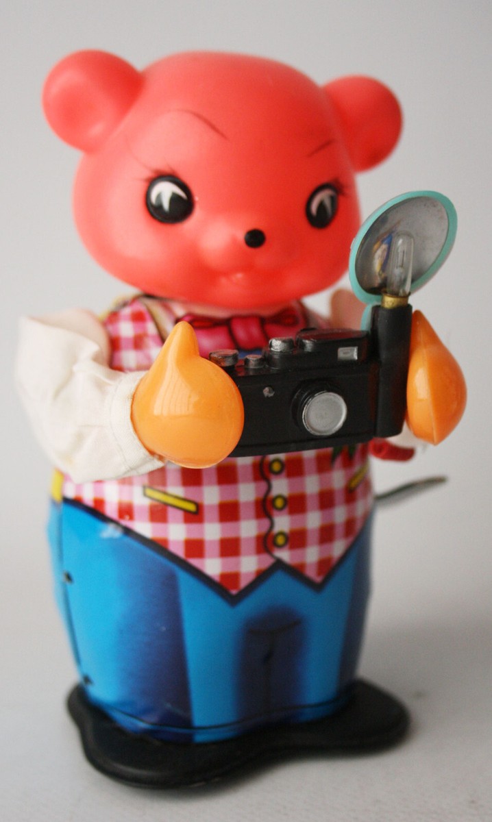 VINTAGE 70'S MS 575 BEAR WITH FLASH CAMERA BATTERY TIN TOY