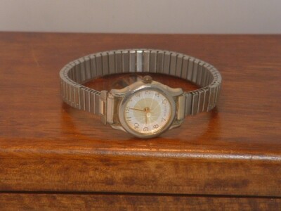 Pre-Owned Women s L A Express LAX1014 Analog Fashion Watch