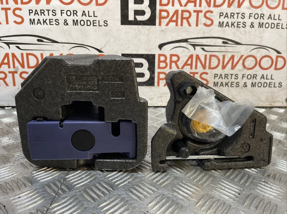 2017 Vauxhall Astra Turbo Tyre Compressor Pump Holder Tools 13440645 - 313110976 — 第 3/4 张图片