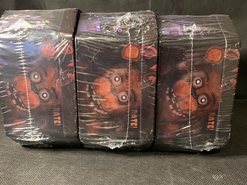 Set di 3 carte collezionabili Five Nights at Freddy's Dog Tag e portachiavi in latta - Foto 2 di 6