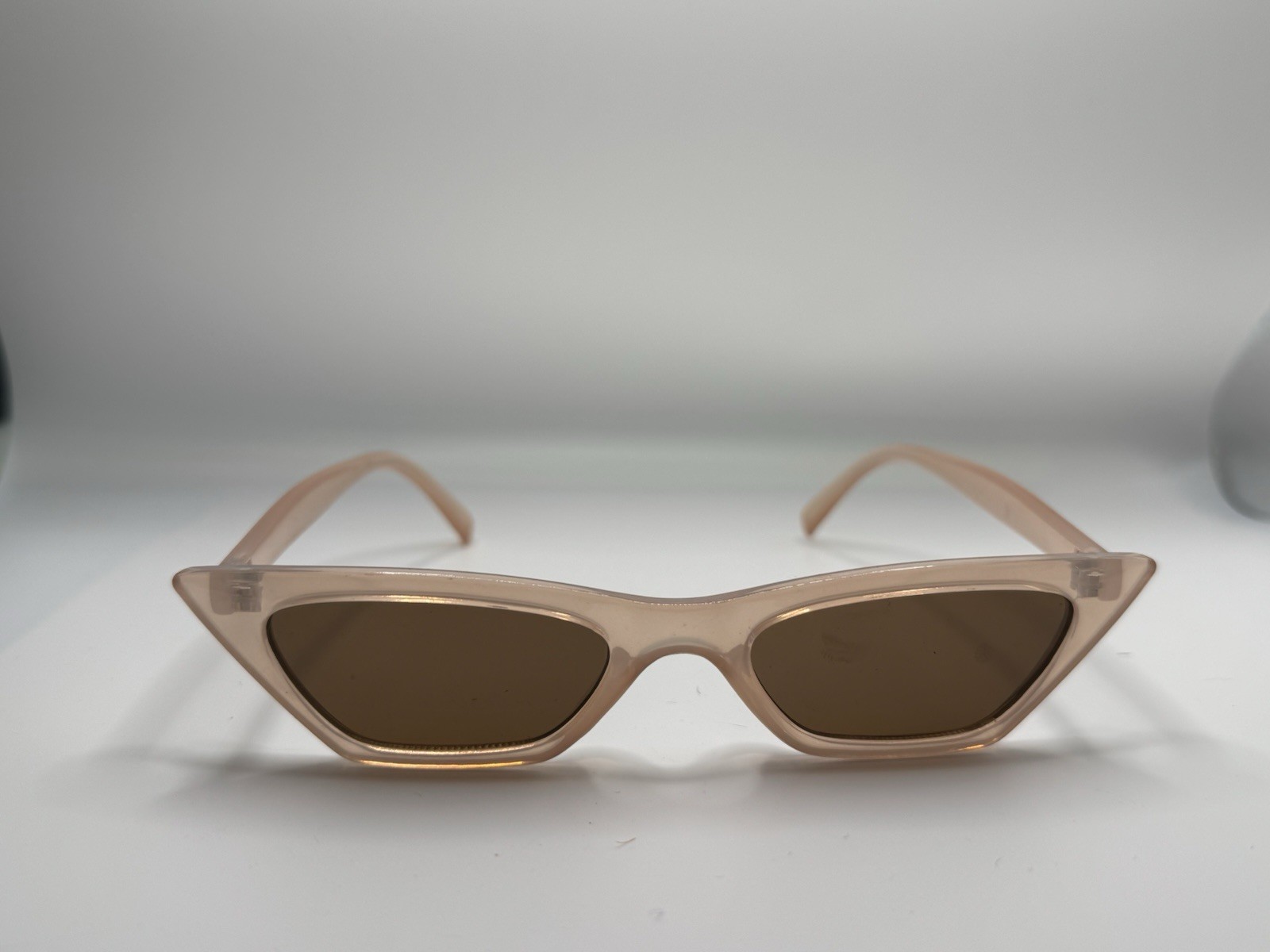 Sleek Rectangular Cat Eye Sunglasses!  Fashion Di… - image 1