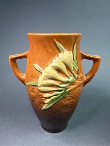Vtg ROSEVILLE FREESIA VASE 117-6” Ex Cond Estate Find NR