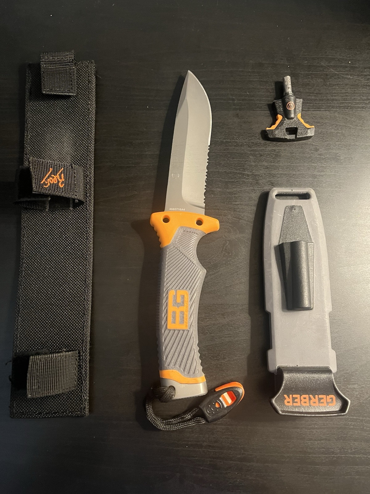 Gerber Bear Grylls Ultimate Survival Fixed Blade Knife Combo Edge