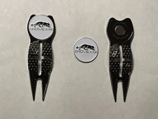 (1) Grove XXlll Golf Club Crosshairs Divot Tool & 1" Coin Style Golf Marker