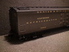 O-SCALE ATLAS #3002002-6 RIO GRANDE WOOD EXPRESS REEFER CAR ROAD# 1606 {2} RAIL