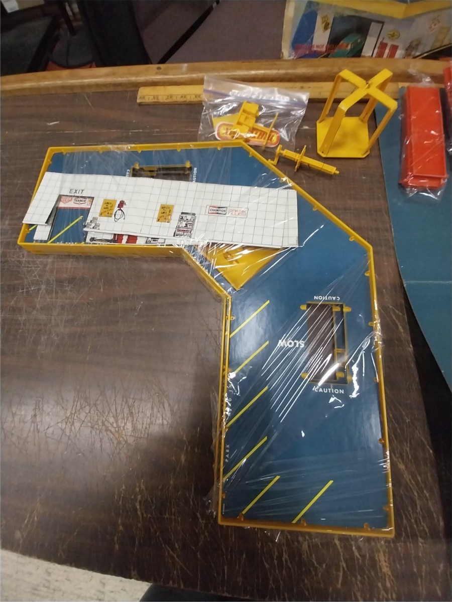 Vintage 1978 Matchbox Super Garage Playset In Original box