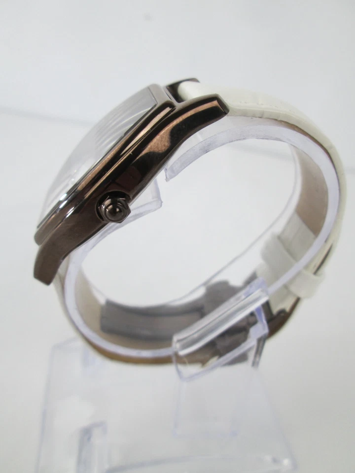 L'Duchen 女士手表瑞士水晶白色表盘白色皮革表带 D401.62.33 — 第 3/4 张图片