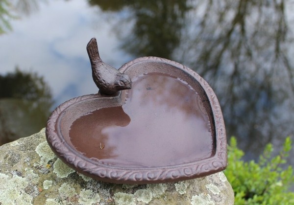 VogelträNke Herz Gusseisen Vogelbad Antik Braun Futter Schale Platz Vogel Shabby-image