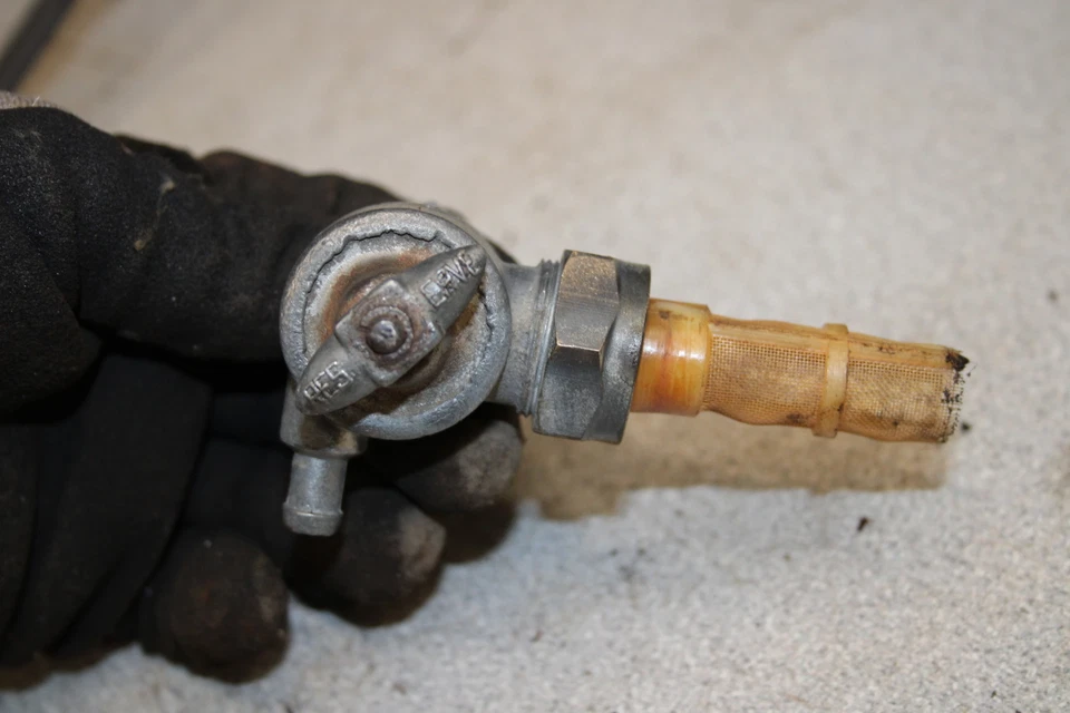 1972 Harley-Davidson SX Sprint 350 Aermacchi бензобак топлива PETCOCK Q9-2565.XZ - Изображение 4 из 4