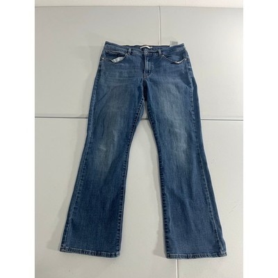 Levi s classic bootcut jeans women size 31w x 30l medium wash 