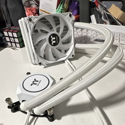 Thermaltake White 120mm AIO Liquid CPU Cooler 120mm Radiator/Fan TH1221471901