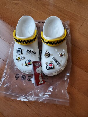 Crocs X Peanuts Snoopy Charlie Brown Clog 208629-94S Mens Size 12 NWT W/ Jibbitz Crocs Unisex-Adult Classic Peanuts Charm Clog Charlie Brown  main image 3